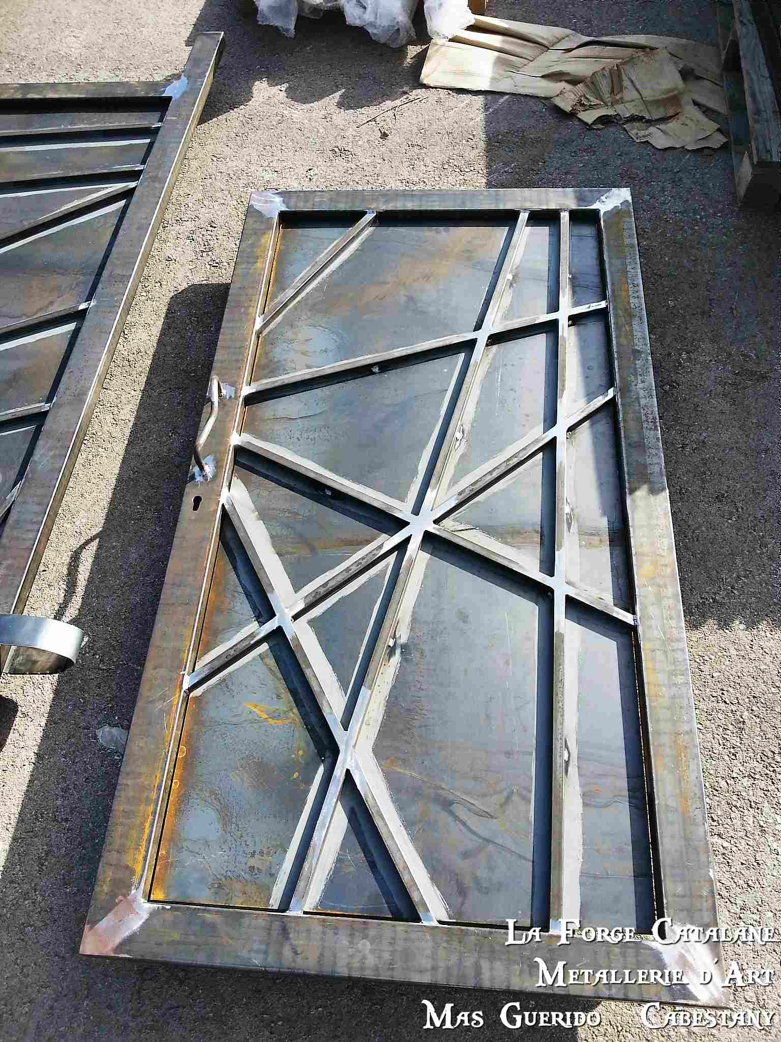 porte tolee tubes croise La Forge Catalane Cabestany.jpg